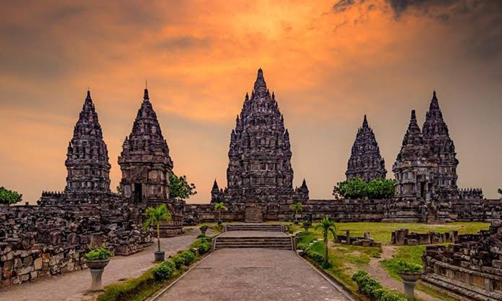 Pt Taman Wisata Candi Borobudur Prambanan & Ratu Boko Yogyakarta