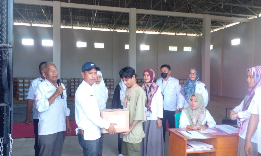28 Ketua Komisi Pemilihan Umum (KPU) Kabupaten Pohuwato, Firman Ikhwan, resmi membuka tahapan penyortiran dan pelipatan surat suara untuk Pemilihan Umum (Pemilu) 2024.