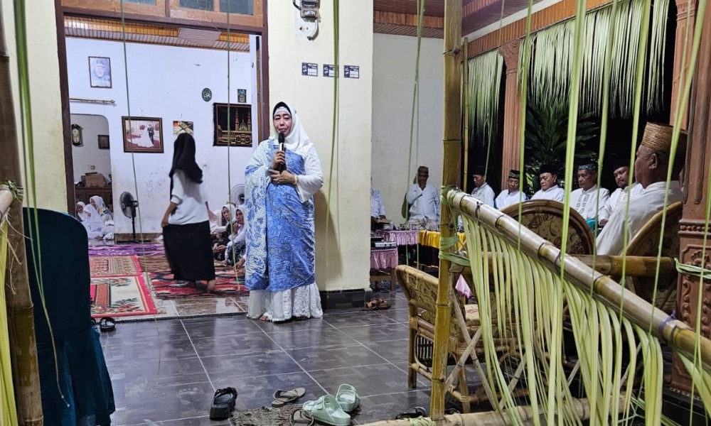 28 Tahlilan hari ketujuh turut dihadiri unsur Pemerintah Kecamatan dan Desa, dilaksanakan di rumah duka, Desa Dudewulo, Kecamatan Popayato Barat, Sabtu (06/01/2024) malam.
