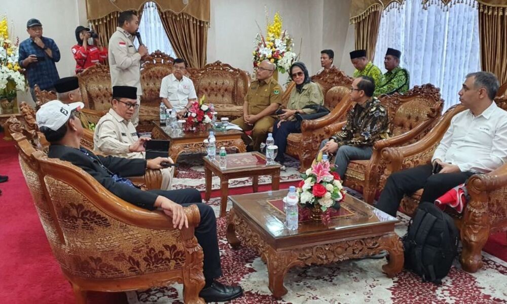 28 Jusuf Kalla berkunjung ke Sumatera Barat (Sumbar) untuk meninjau sejumlah lokasi yang yang terdampak bencana banjir bandang di daerah tersebut.