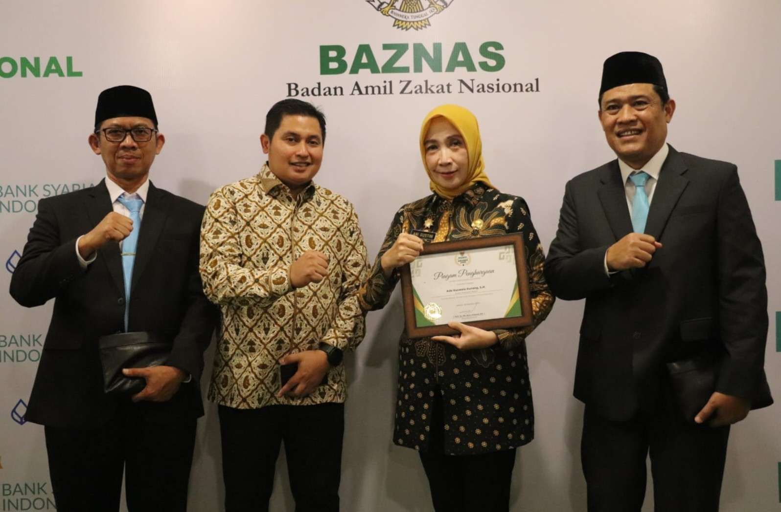 28 Bupati Kabupaten Bekasi