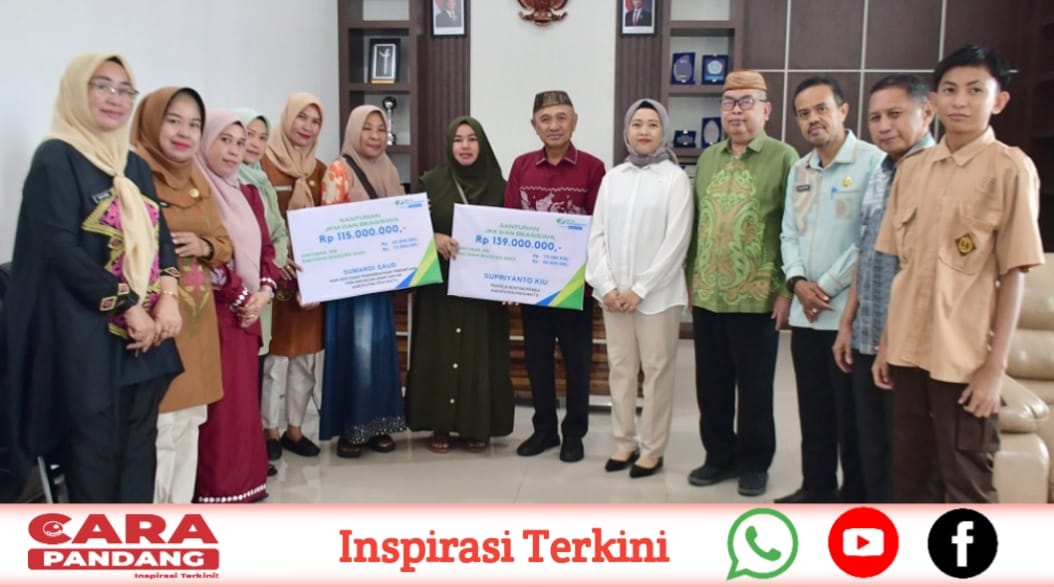 28 Bupati Saipul Serahkan Santunan Kematian dan Kecelakaan Kerja BPJS Ketenagakerjaan Kepada Ahli Waris