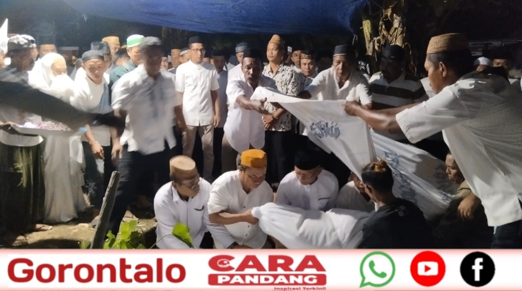 28 Wabup Iwan Lepas Jenazah Hasmin Koem ke Tempat Peristirahatan Terakhir