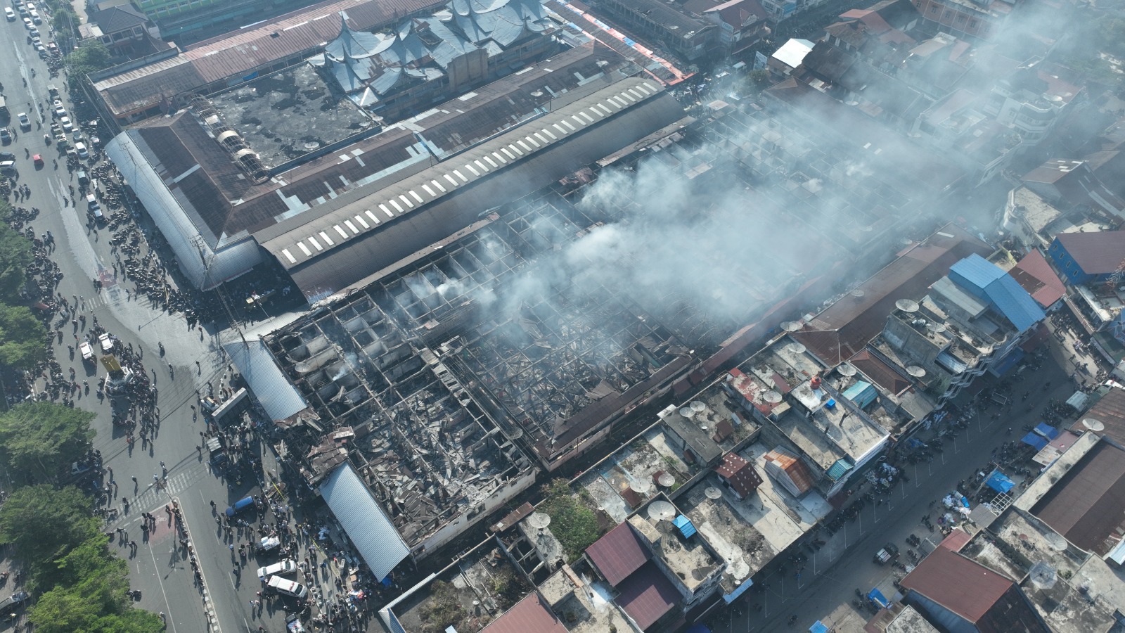 28 Kebakaran Hebat Hanguskan Ratusan Toko di Pasar Payakumbuh, Wali Kota Janji Pemulihan Terencana