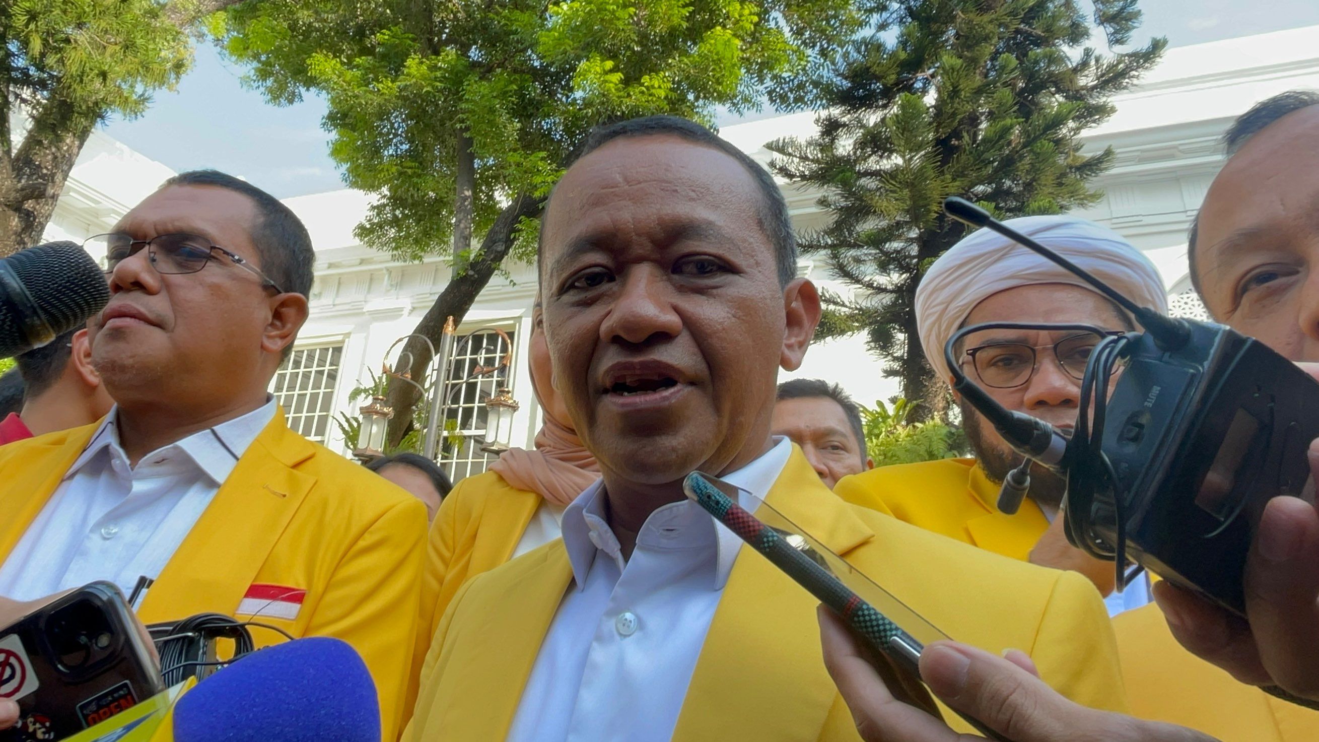28 Penegasan ini disampaikan usai pertemuan jajaran DPP Golkar dengan Presiden di Istana Kepresidenan, Jakarta.